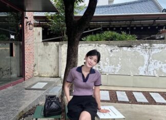 “The Ultimate Style Guide for the Youthful-at-Heart: Unlocking Timeless Chic for the Savvy U40 Sisters.”