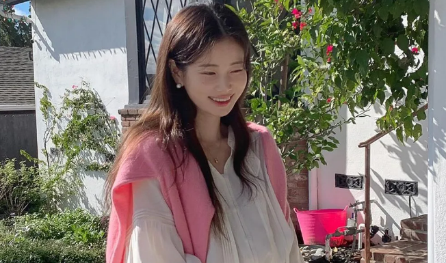 The Ultimate Guide to a Timeless Look: 5 Wardrobe Essentials for Ageless Style