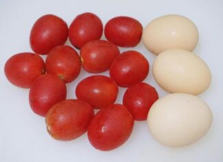 “The Secret Ingredient for the Ultimate Tomato-Poached Eggs”