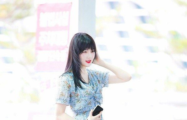 The Top 10 Airport Outfits: Comfortable and Chic Like a True Star