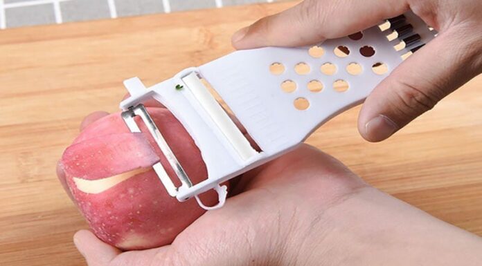The Ultimate Kitchen Multi-Tool: Unveiling the 6 Special Powers of a Simple Vegetable Peeler