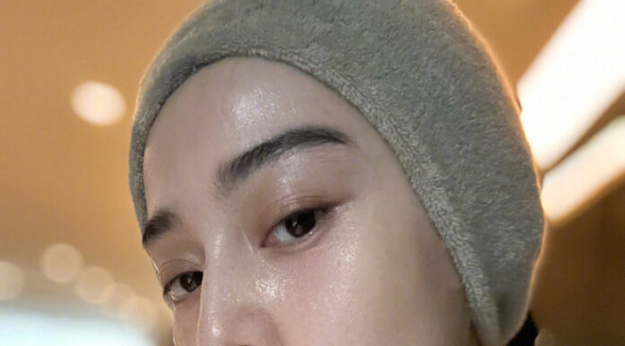 The Ultimate Skincare Multitasking: Nailing the Art of Eating and Face Masking Simultaneously, but Is It Effective?