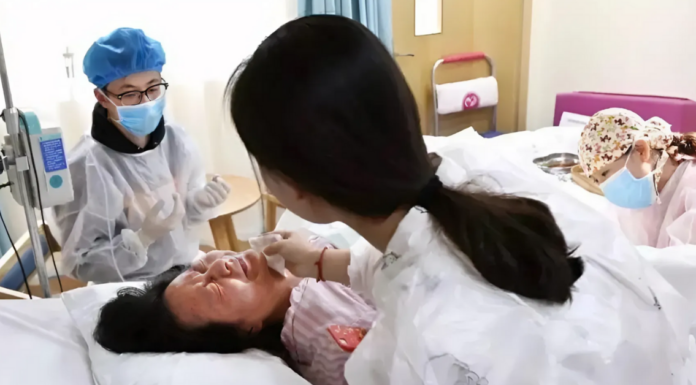 The Startled Delivery Room: A Husband’s Slapping Response to His Wife’s Labor Pain Exclamation