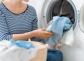 The Ultimate Guide to Wrinkle-Free Laundry: A $0 Solution for Smooth and Fragrant Clothes