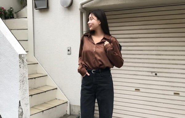 The Ultimate Guide: 10 Ways to Style Black Pants for a Chic Office or Street Look