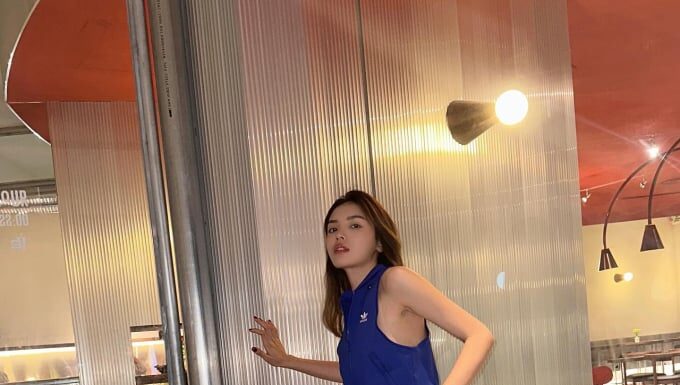 The Ultimate Style Guide: Ky Duyen and Phuong Ly’s Trendy Tips for Rocking Wide-Leg Jeans