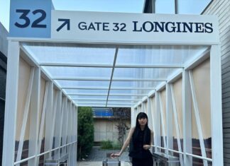 The Ultimate Guide: 8 Ways to Rock Flared Pants and Elevate Your Style