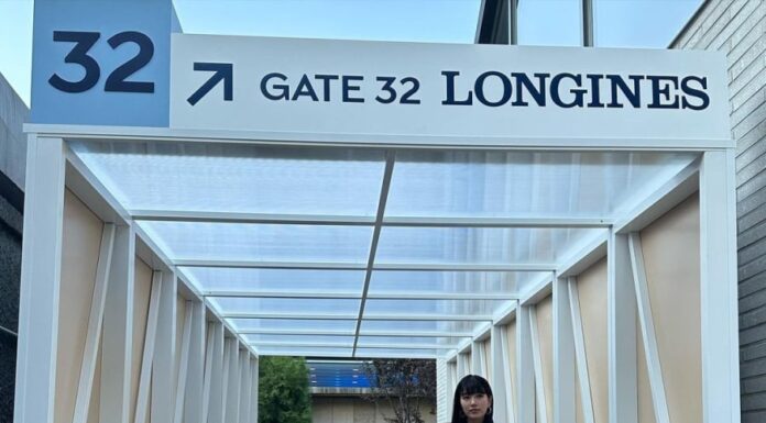 The Ultimate Guide: 8 Ways to Rock Flared Pants and Elevate Your Style