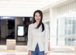 “The Villainess” of The Glory Suggests 10 Ways to Style Jeans for an Ultra-Chic Look and a Flawless Figure