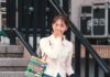 “Styling Wide-Leg Pants Like a Pro: Yoona’s Guide to a Flattering and Youthful Look”