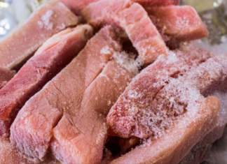 “The Ultimate Meat Thawing Hack: Transform Frozen Meat into Tender, Fresh Delicacy in Just 10 Minutes”