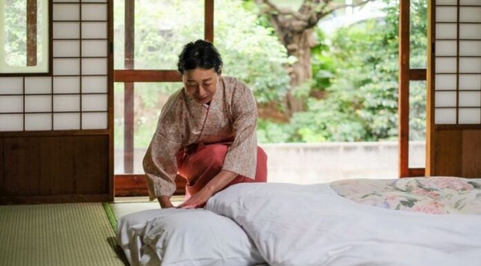 Why Do the Japanese Prefer Sleeping on the Floor Instead of Beds? They’re Actually Really Smart.
