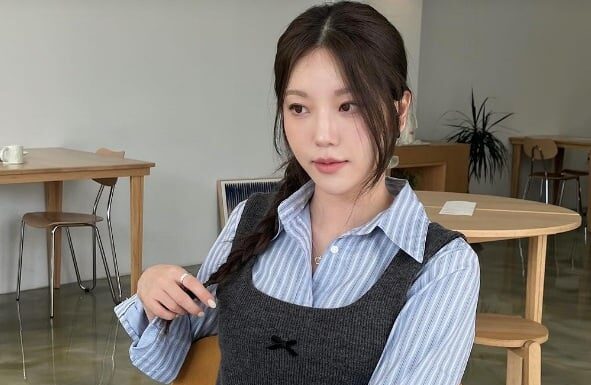 The Ultimate Guide: 4 Ways to Rock a Long-Sleeve Shirt and Elevate Your Style Game