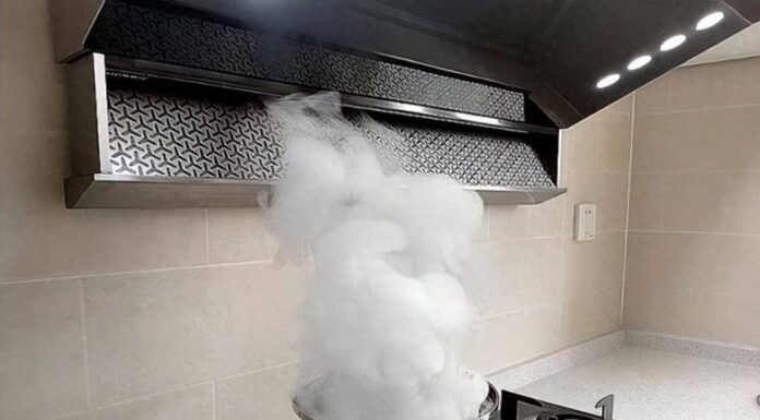 Why Is Your Kitchen Still Full of Grease Smoke, Even With the Range Hood On?