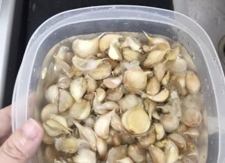 The Secret to Peeling Tiny Cloves of Garlic: A Quick and Easy Method That Will Have Your Kids Fighting to Help