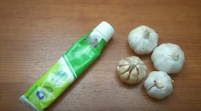 The Magic of Garlic and Toothpaste: A Powerful Blend for a Common Household Problem.
