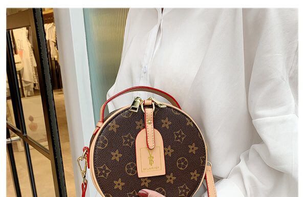 “Don’t Carry a Wallet That Leaks Money: Embrace the Style That the Wealthy Prefer.”