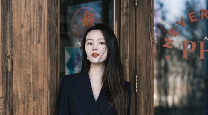 The Ultimate Style Guide: 3 Ways to Wear a Vest and Look Like a Fashionista