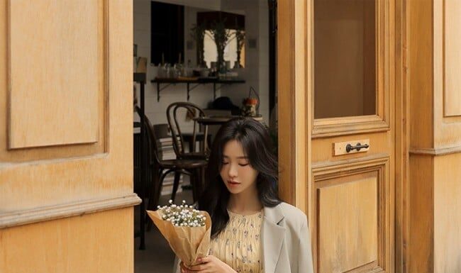 The Ultimate Guide to Rocking Florals: 4 Ways to Wear Flower Power and Ditch the Frill