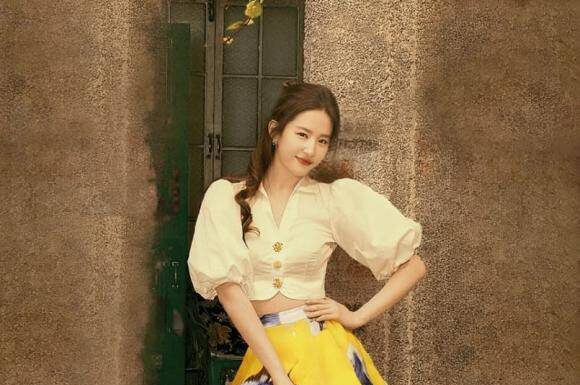 The Muse’s Dress: Transform Your Office Look with These ‘Muse-worthy’ Styles