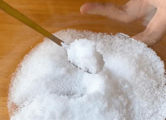 The Magic Ingredient: Transform Yellowing Sinks and Toilets into a Gleaming Showcase, a Successful Hack for 9 in 10 Households.