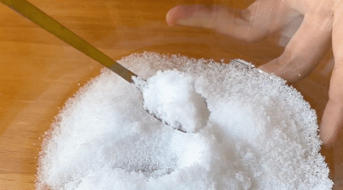 The Magic Ingredient: Transform Yellowing Sinks and Toilets into a Gleaming Showcase, a Successful Hack for 9 in 10 Households.