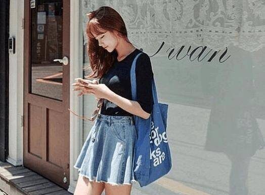 3 Outdated Fashion Styles That Young Women Today Are Avoiding