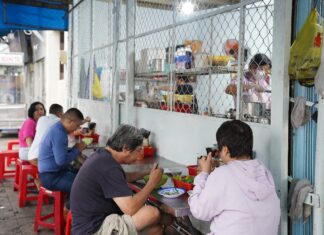 The Ultimate 40-Year-Old Nam Vang Noodle Soup Joint in District 10, Bustling with Morning Crowds.