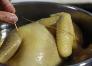 “The Ultimate Guide to Boiling Chicken: Achieving Tender, Flavorful Perfection”