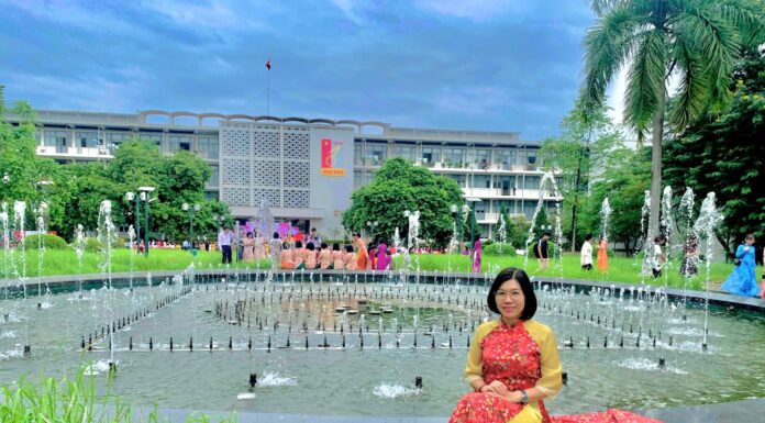 The Domestic Goddess’s New Idol: ‘I’m a PhD Chemist and the Go-To for Savvy Shoppers’