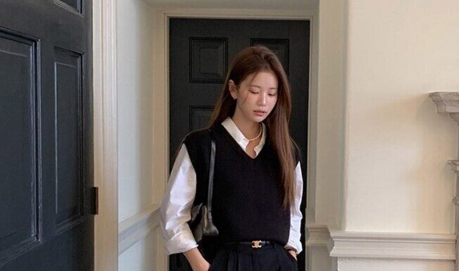 The Ultimate Guide: 7 Ways to Style a Knit Vest for a Week of Chic Looks