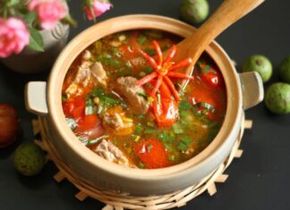 The Ultimate Guide to Delicious Sour Spareribs Soup: 2 Ways to Cook This Mouth-watering Dish