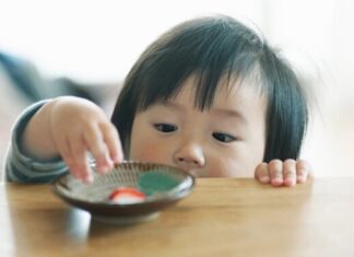 The Boy Who Took His Friend’s Belongings: A Mother’s Wise and Dignified Response