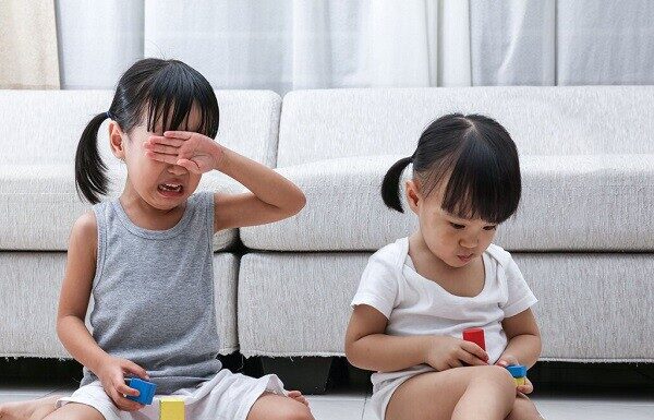 “How to Help Your Child Cope with Loss: A Parent’s Guide to Empathy and Support”