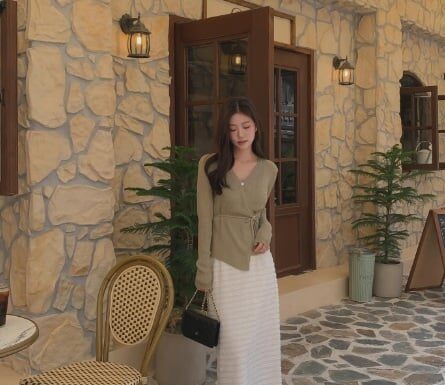 The Working Girl’s Guide to a Youthful and Stylish Wardrobe: 5 Must-Have Fashion Items for Winter