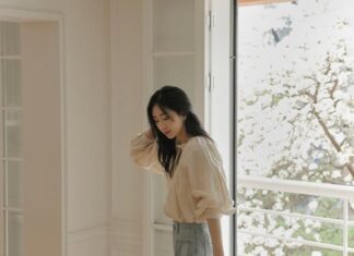 The Ultimate Denim Guide: 4 Must-Have Items for a Trendy Wardrobe