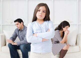 “Helping Your Child Navigate the Storm of Divorce: 4 Strategies for Resilience”