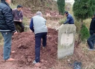 “Ancestral Warning: ‘Poverty Doesn’t Mend Doors, Wealth Doesn’t Move Graves’, Ignoring This Brings 3 Generations of Misfortune”