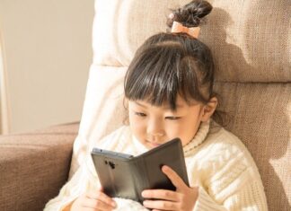 The Big Difference Between Kids Who Love Playing Mobile Games and Those Who Don’t: A 10-Year Perspective