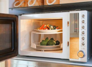 3 Reasons Why Many Families Have Put Microwaves on Their “Black List” — Is Yours Still on the Menu?