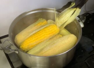 Should You Add Salt or Sugar When Boiling Young Corn? The Ultimate Guide to Delicious Corn.