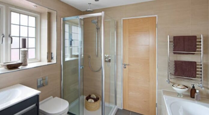 Should You Keep Your Bathroom Door Open or Closed When Not in Use?