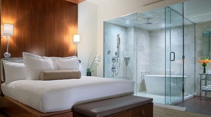The Crystal Clear Bathroom Trend: Why Hotels are Choosing Transparency