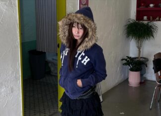 The Ultimate Guide to Styling: 5 Shoe Styles to Perfectly Pair with Wide-Leg Pants for a Comfortable and Modern Look