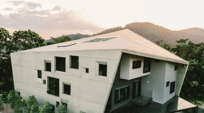 The Biggest Taboo in Residential Architecture: Is It Really Unfortunate to Have Windows on Both Sides of a House?