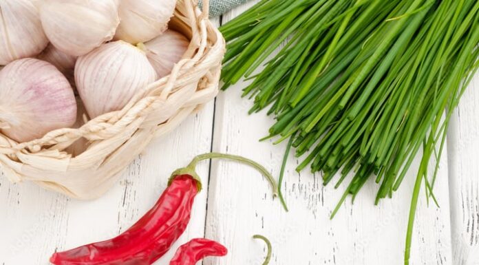 The Ultimate Guide to Storing Spring Onions, Chili Peppers, and Garlic for Extended Freshness