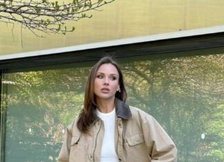 The Ultimate Guide to Styling Jeans This Winter: 4 Chic Top Styles to Elevate Your Look