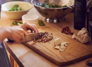 “The Dangers of Using the Wrong Cutting Board: How to Keep Your Food Safe and Clean”