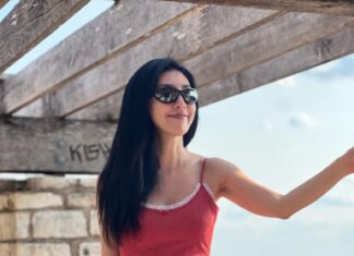 “The ‘One-Size-Fits-All’ Hairstyle: A Non-Surgical Facelift for Women Over 50”