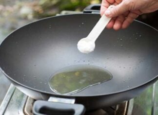 The Secret Ingredient to Prevent Oil Splatter When Pan-Frying Fish